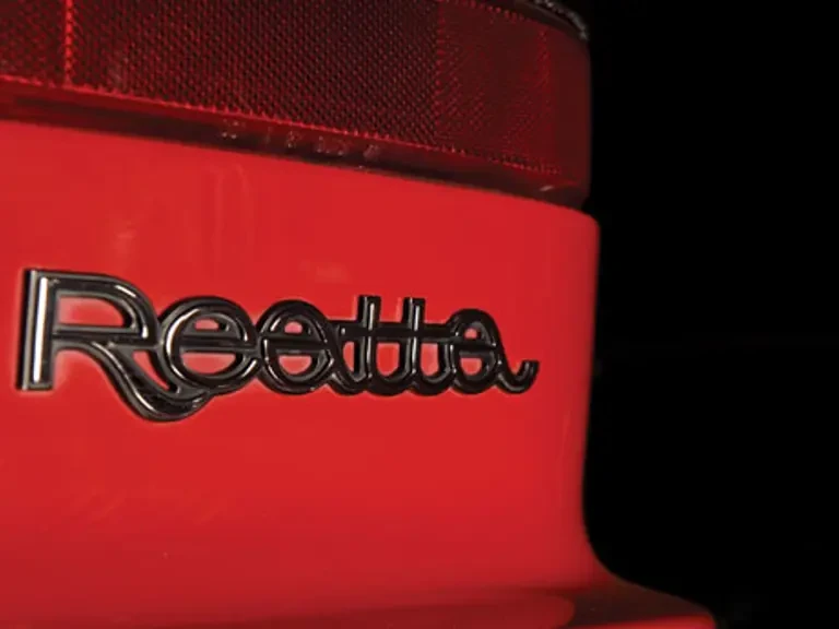 1990 Buick Reatta - Image 2 of 8