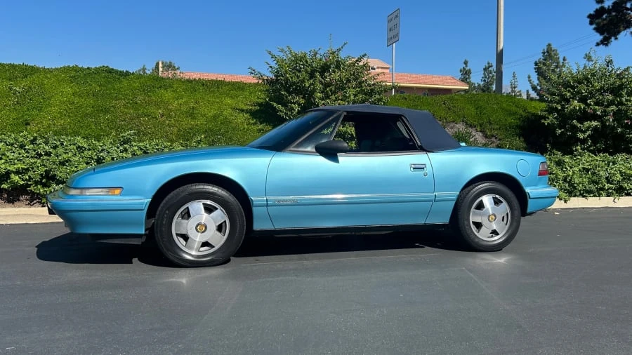 1990 Buick Reatta - Image 2 of 12