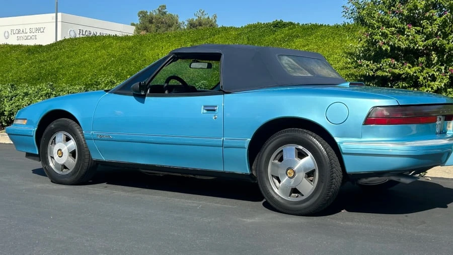 1990 Buick Reatta - Image 7 of 12