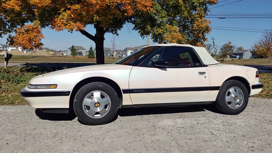 1990 Buick Reatta - Image 2 of 7