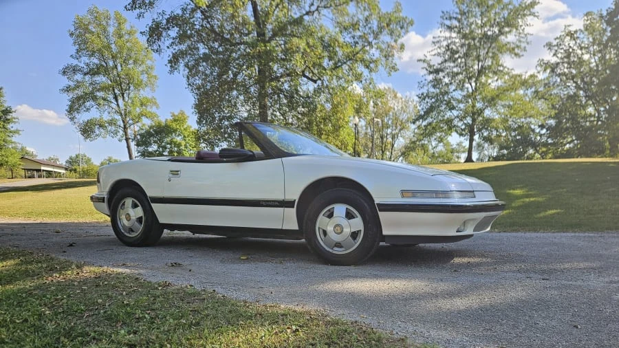 1990 Buick Reatta - Image 5 of 8
