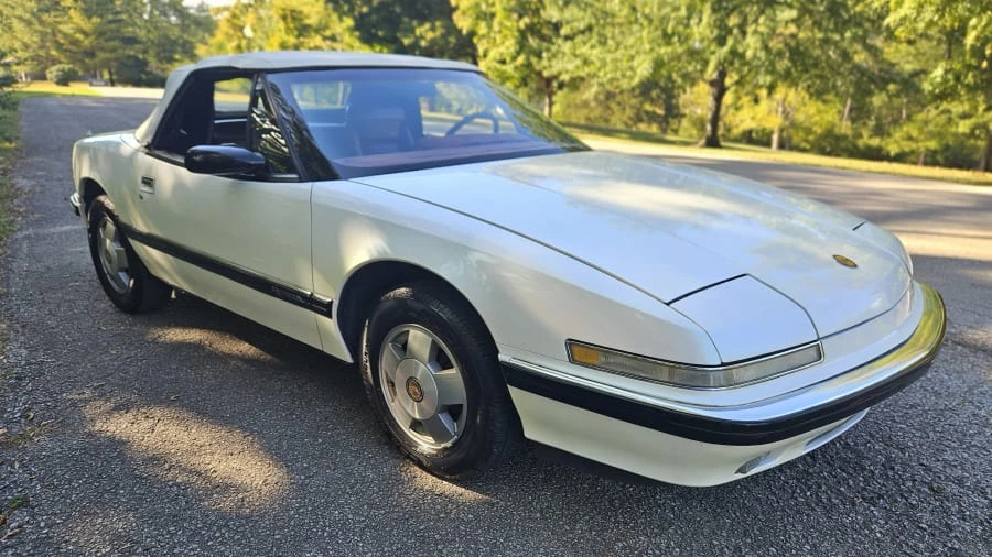 1990 Buick Reatta - Image 4 of 8