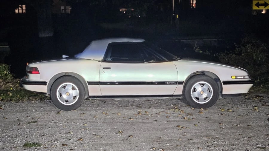 1990 Buick Reatta - Image 2 of 8