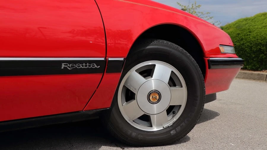 1990 Buick Reatta - Image 21 of 22