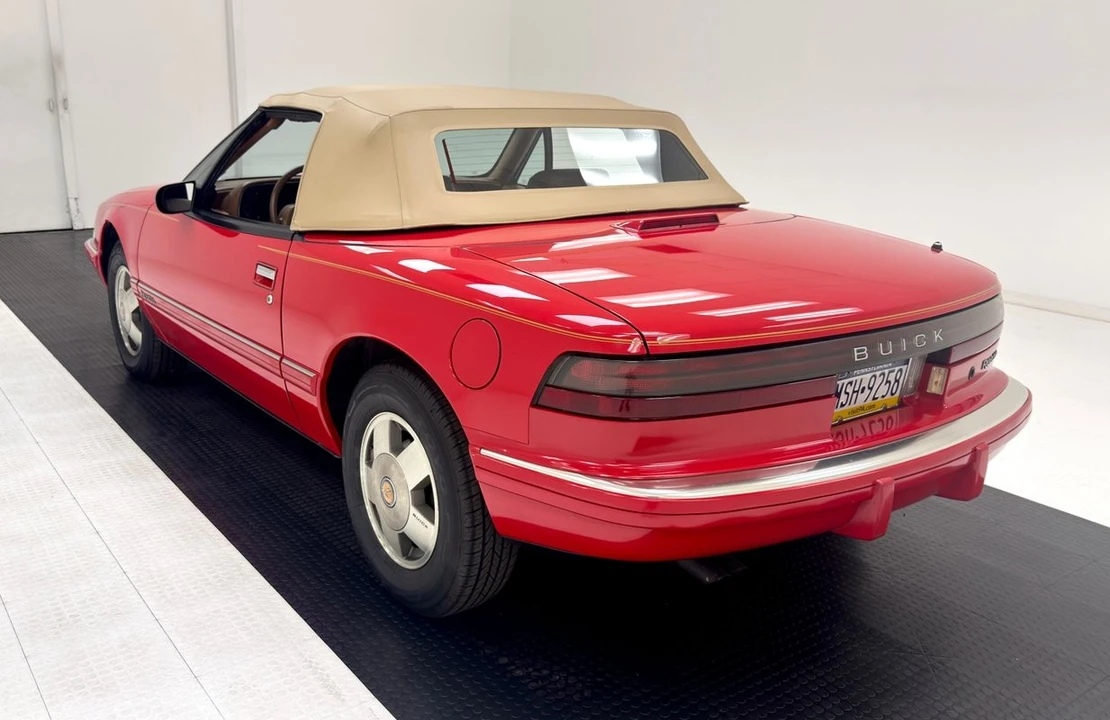1990 Buick Reatta - Image 5 of 31