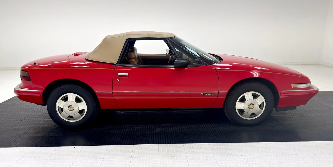 1990 Buick Reatta - Image 9 of 31