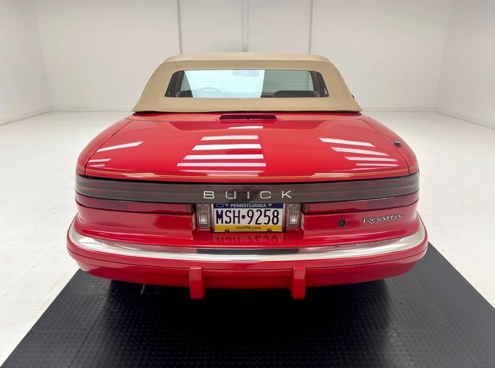 1990 Buick Reatta - Image 7 of 31