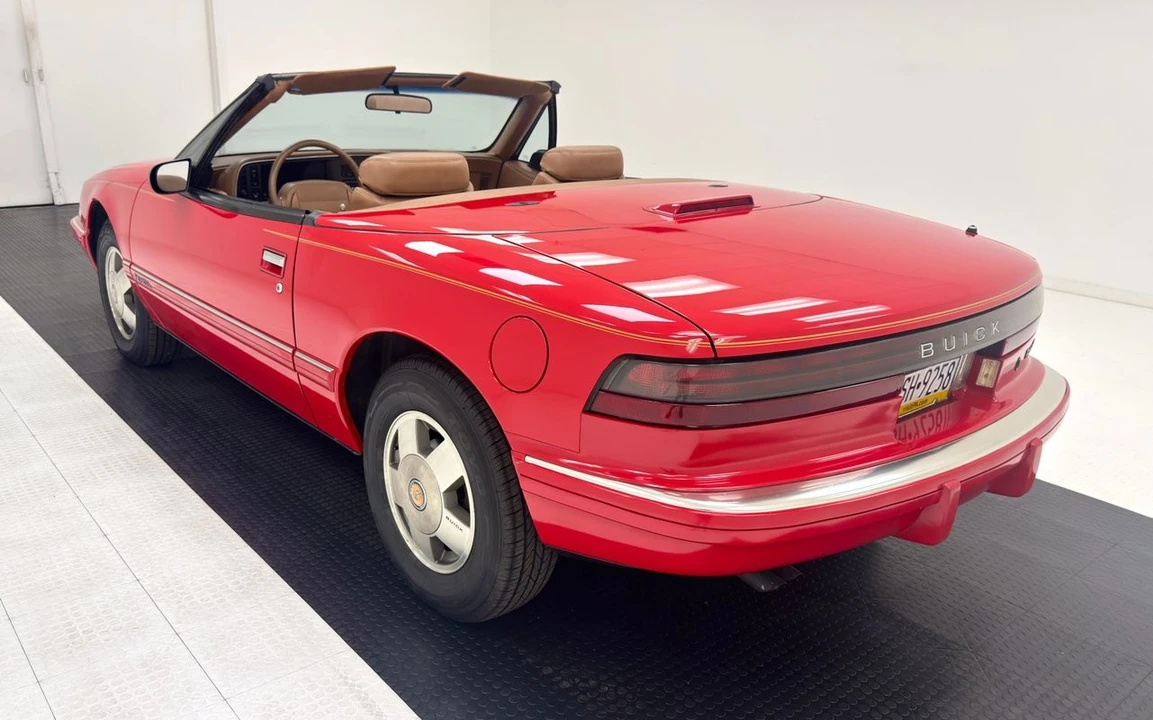 1990 Buick Reatta - Image 6 of 31