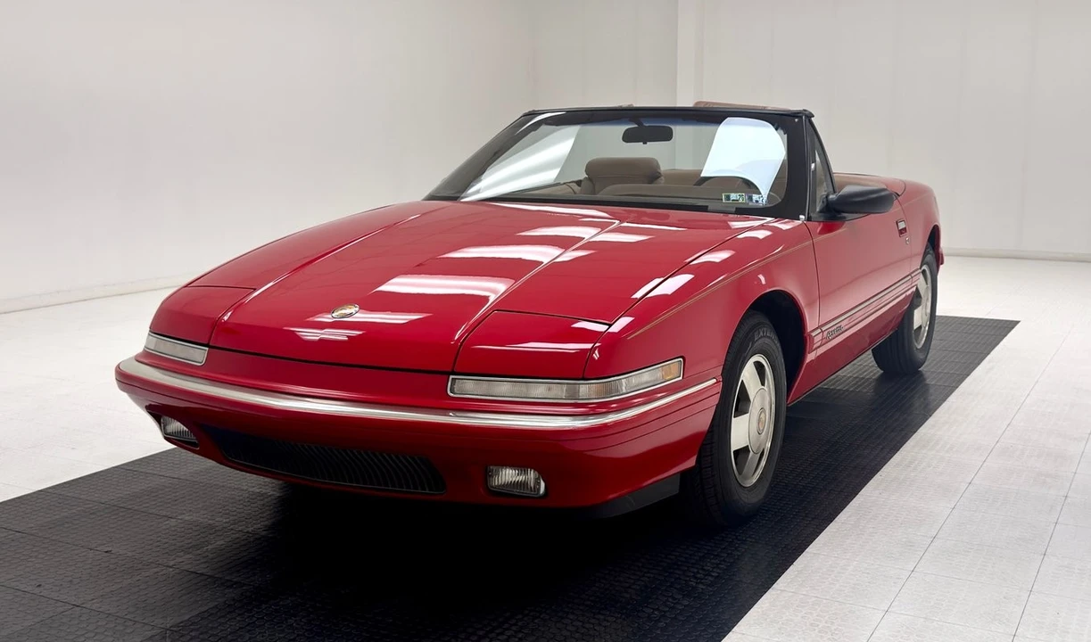 1990 Buick Reatta - Image 2 of 31