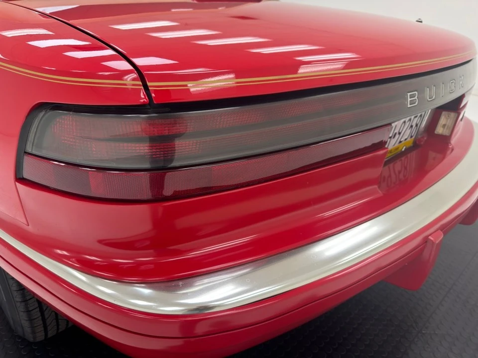 1990 Buick Reatta - Image 22 of 31