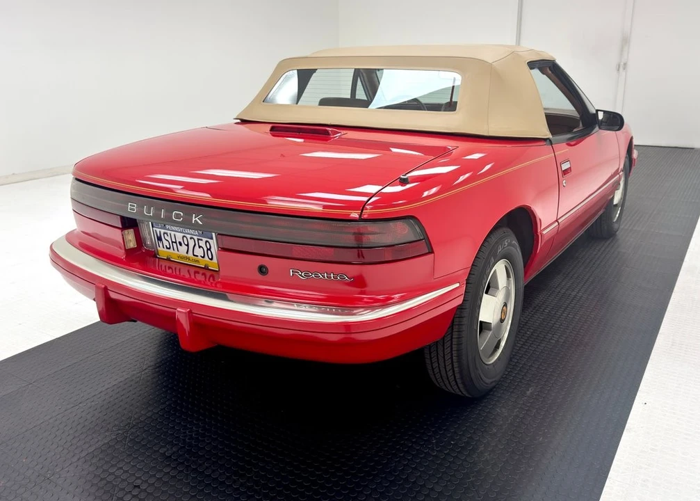 1990 Buick Reatta - Image 8 of 31