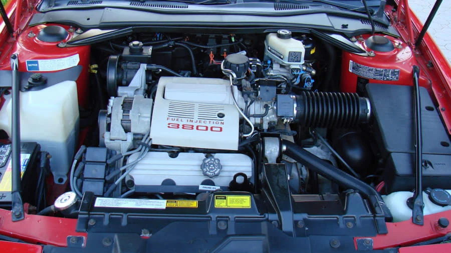 1990 Buick Reatta - Image 8 of 11