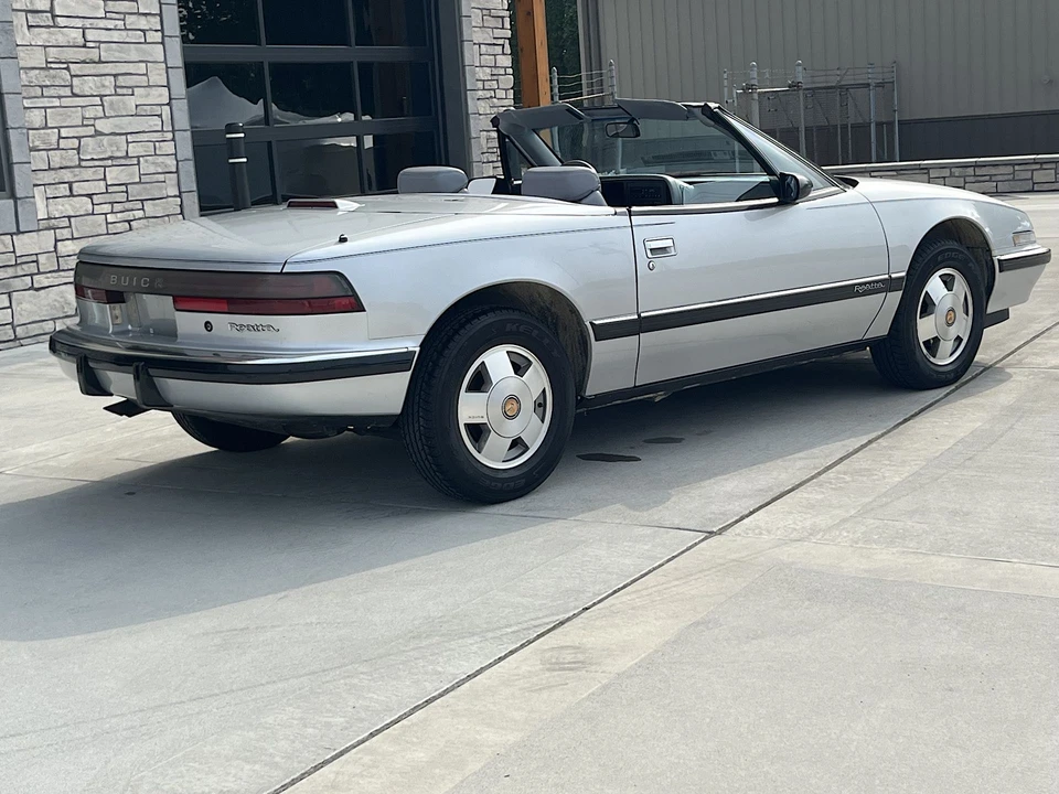 1990 Buick Reatta - Image 15 of 31