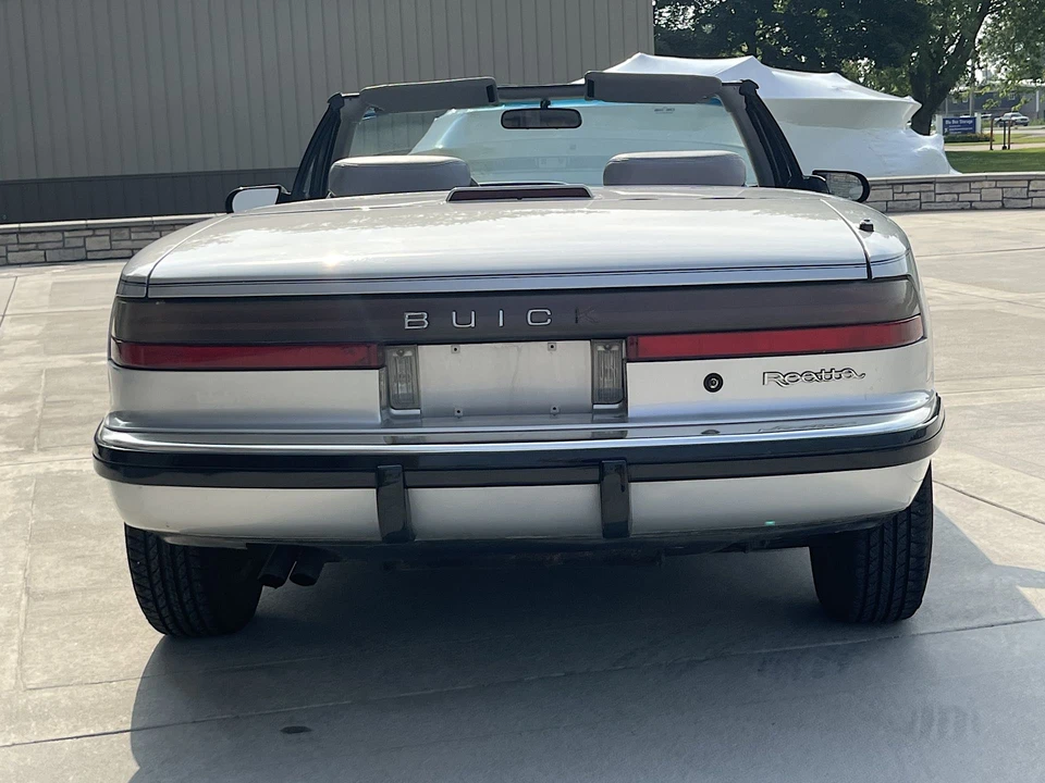1990 Buick Reatta - Image 31 of 31