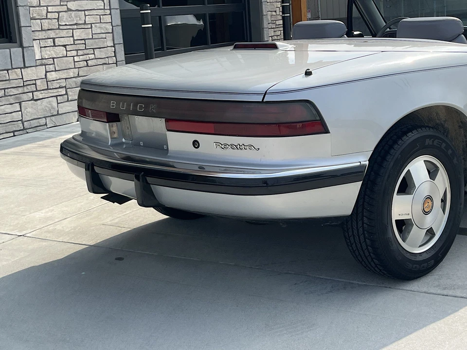 1990 Buick Reatta - Image 30 of 31