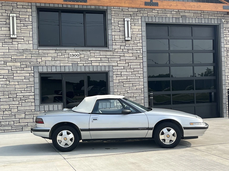 1990 Buick Reatta - Image 7 of 31