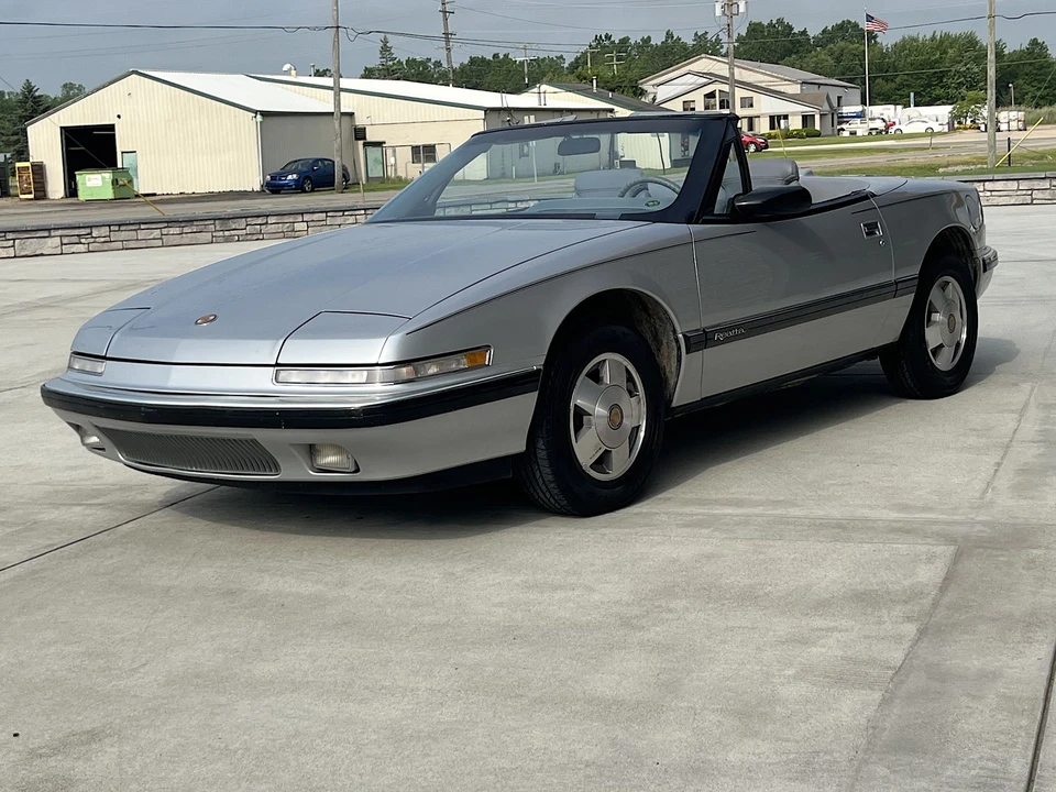 1990 Buick Reatta - Image 17 of 31