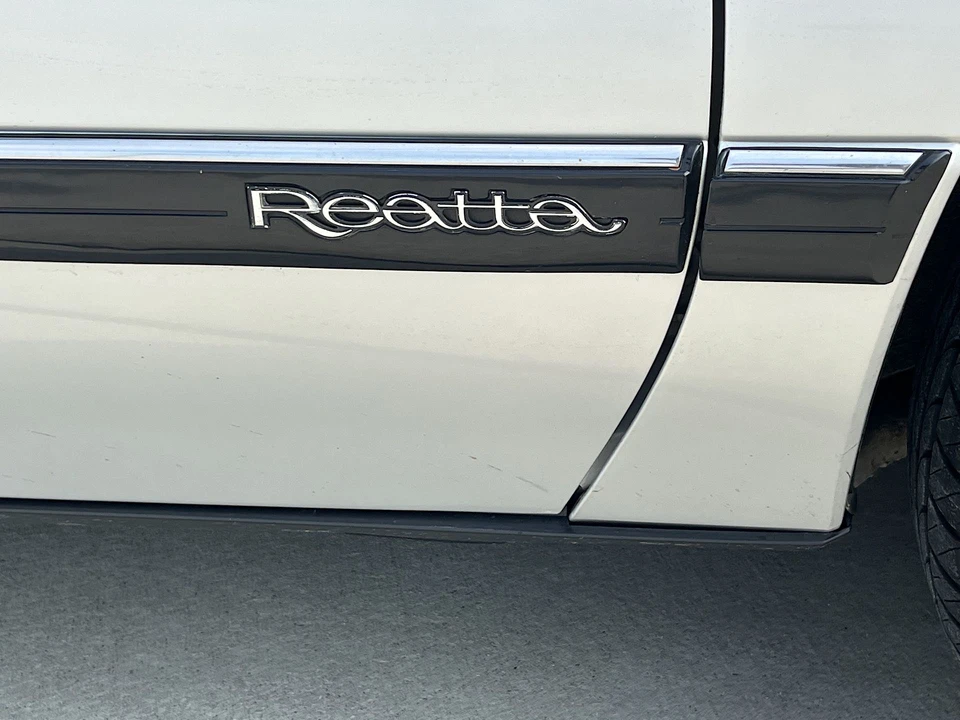 1990 Buick Reatta - Image 25 of 31