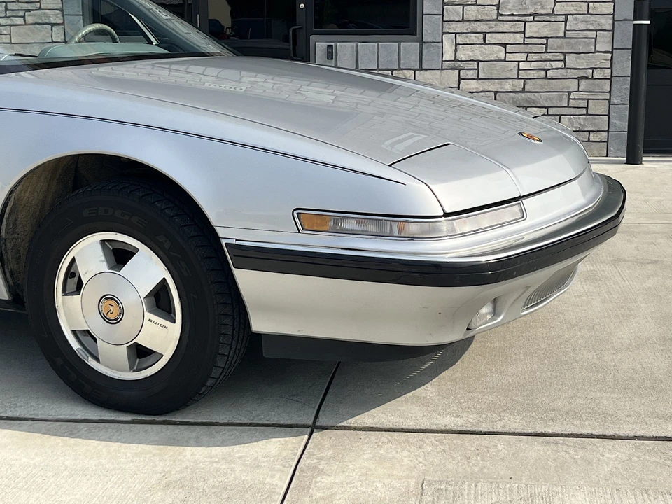 1990 Buick Reatta - Image 19 of 31