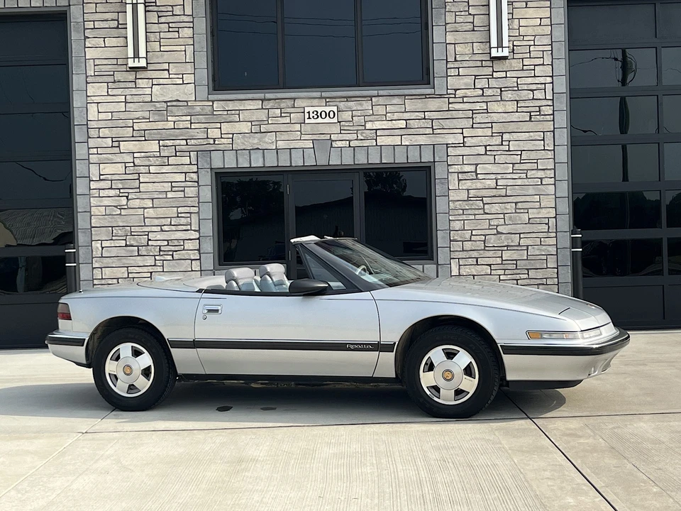 1990 Buick Reatta - Image 3 of 31