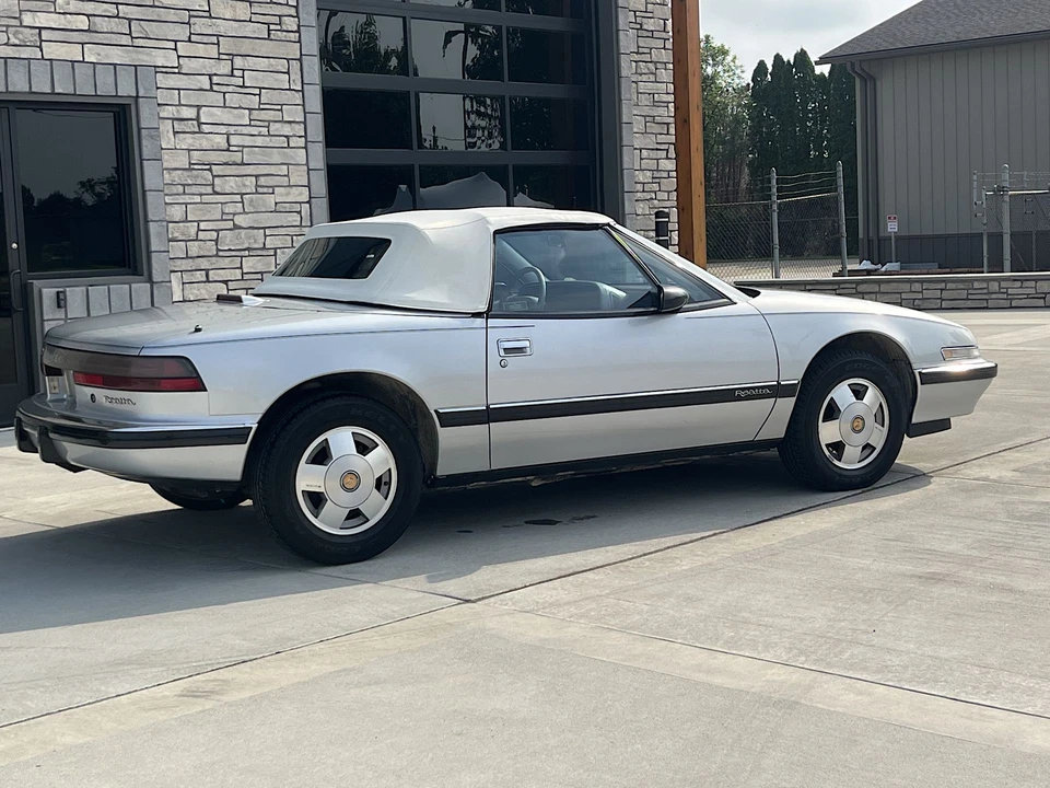 1990 Buick Reatta - Image 8 of 31