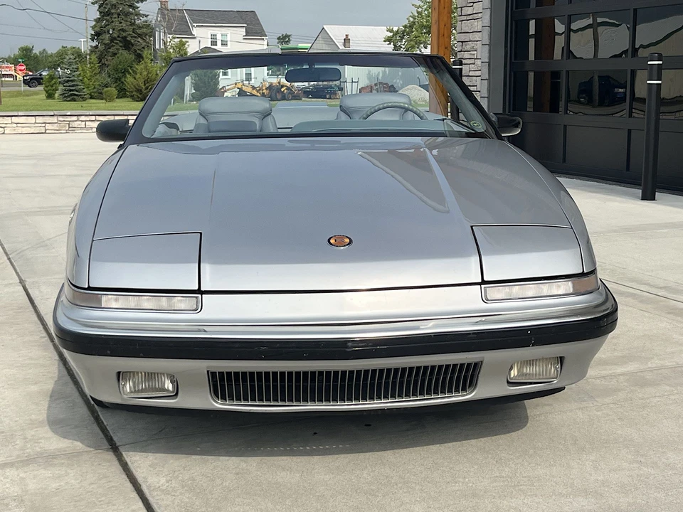 1990 Buick Reatta - Image 18 of 31