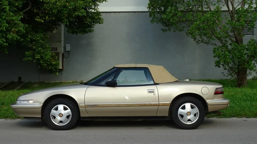 1990 Buick Reatta - Image 2 of 6