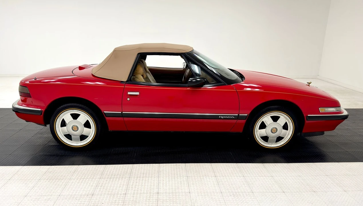 1990 Buick Reatta - Image 9 of 12