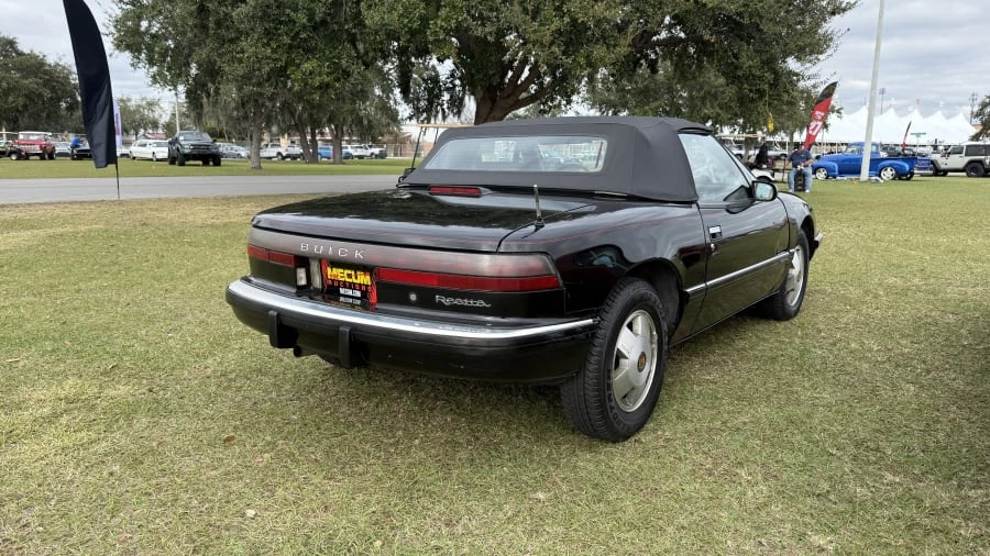 1990 Buick Reatta - Image 3 of 10