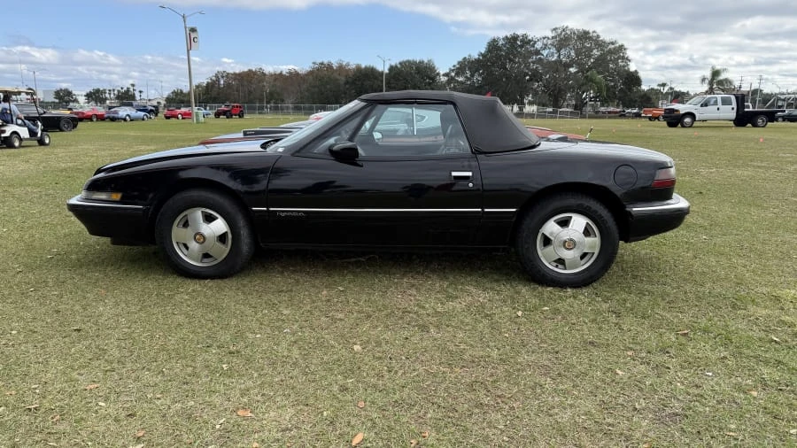 1990 Buick Reatta - Image 2 of 10