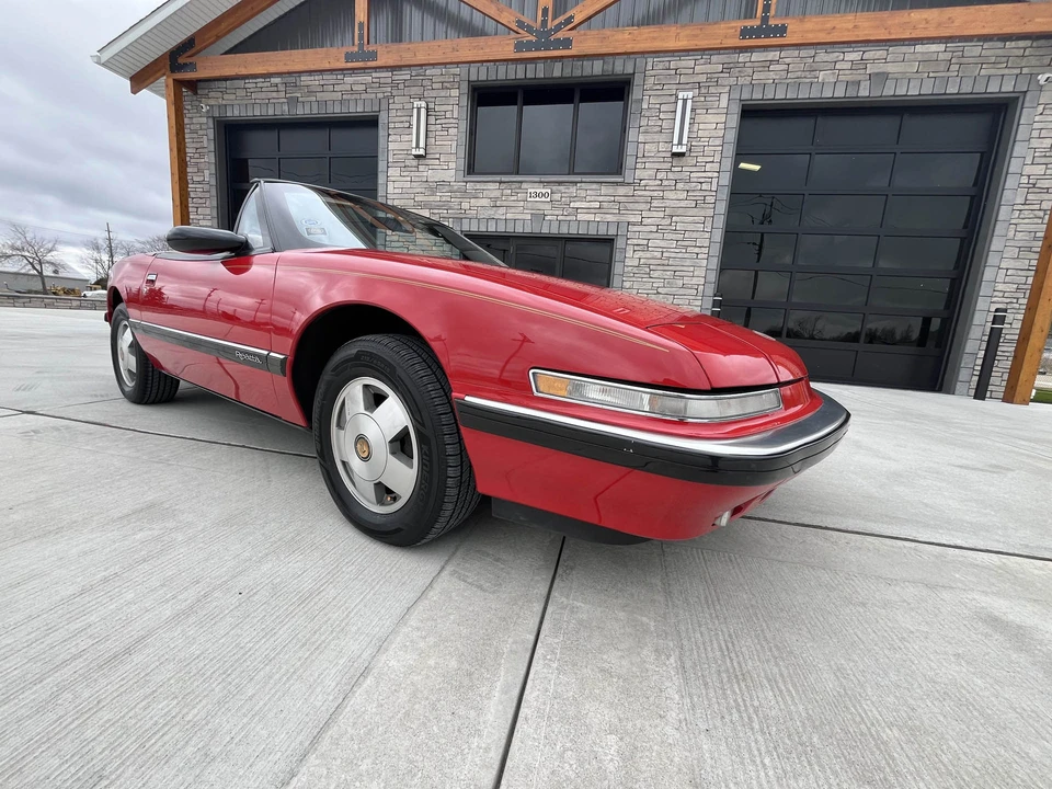 1990 Buick Reatta - Image 13 of 31