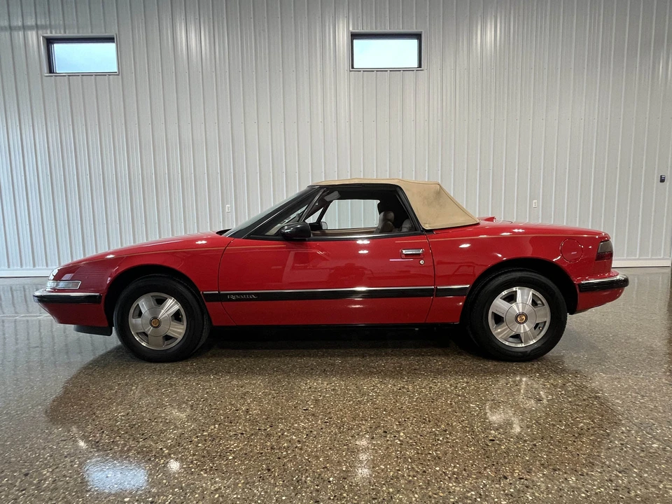 1990 Buick Reatta - Image 15 of 31