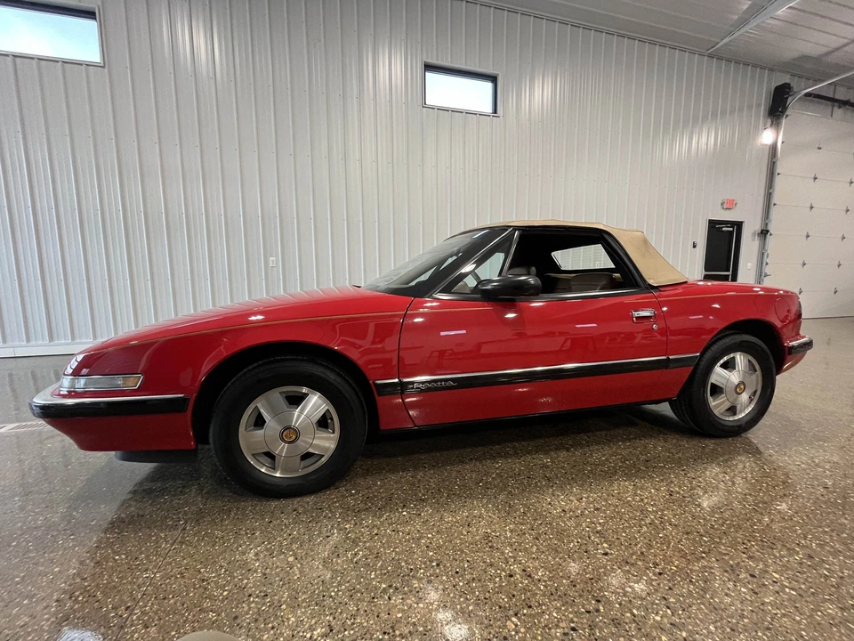 1990 Buick Reatta - Image 18 of 31