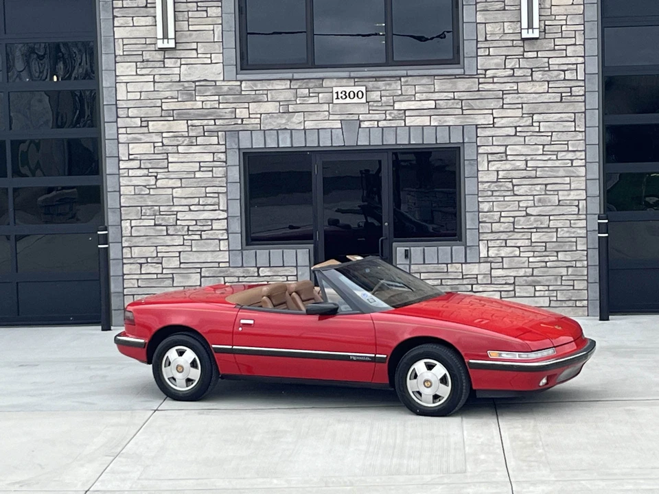 1990 Buick Reatta - Image 2 of 31
