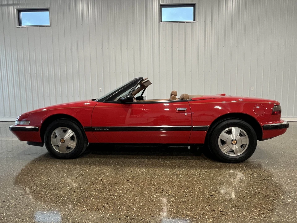 1990 Buick Reatta - Image 22 of 31