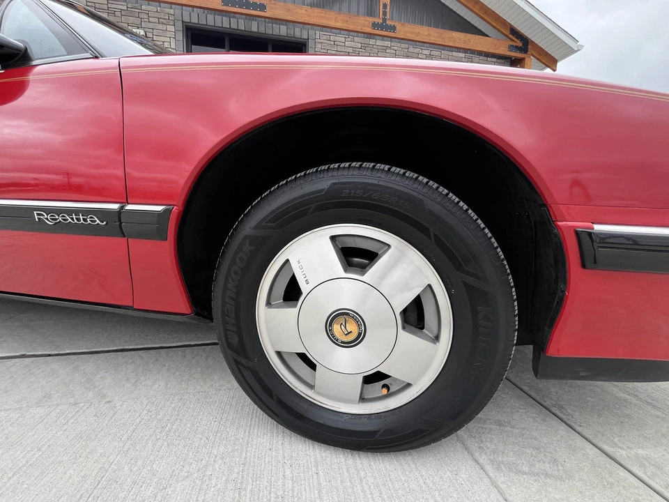 1990 Buick Reatta - Image 23 of 31