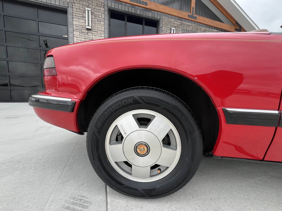 1990 Buick Reatta - Image 24 of 31