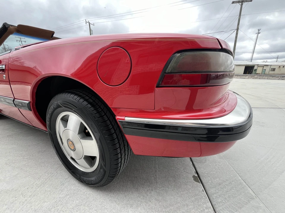 1990 Buick Reatta - Image 26 of 31