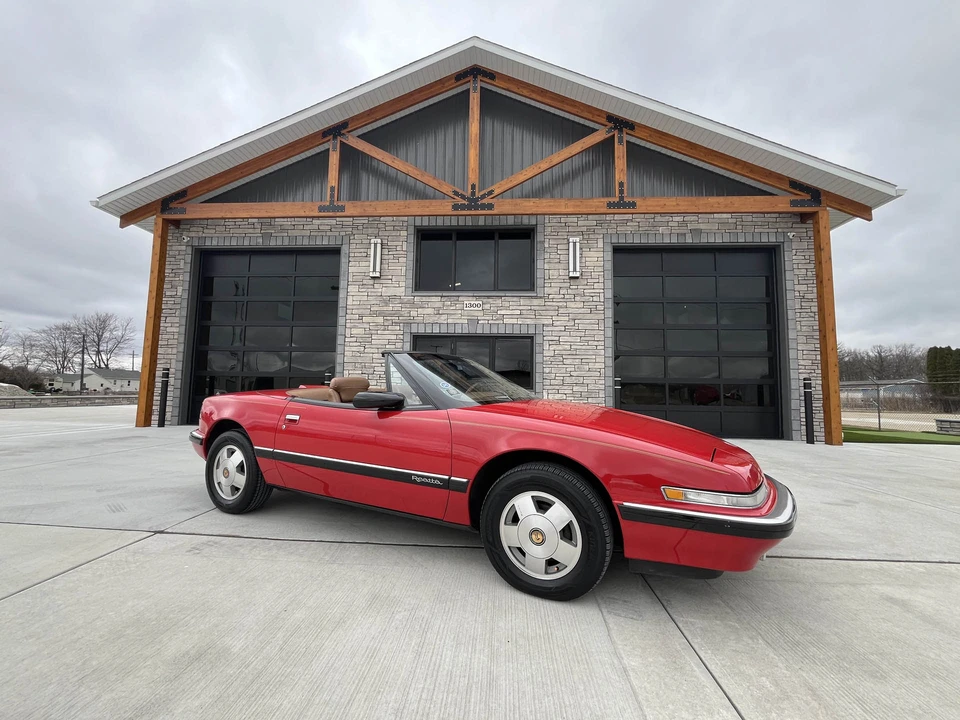 1990 Buick Reatta - Image 3 of 31