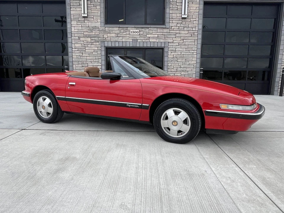 1990 Buick Reatta - Image 4 of 31