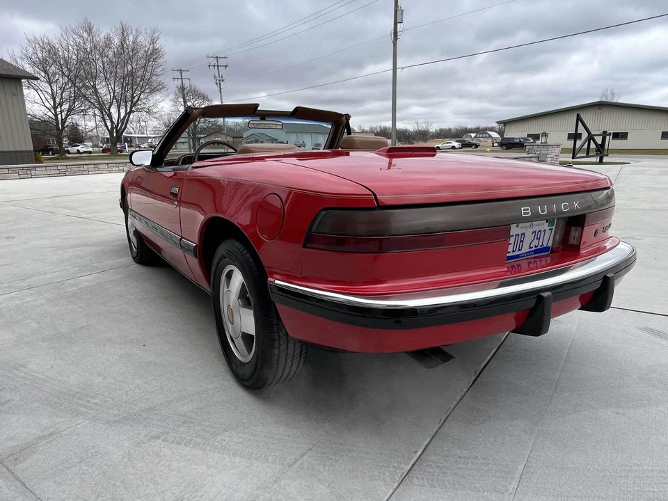 1990 Buick Reatta - Image 7 of 31
