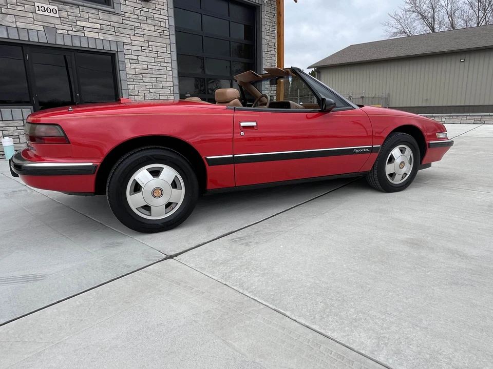 1990 Buick Reatta - Image 8 of 31