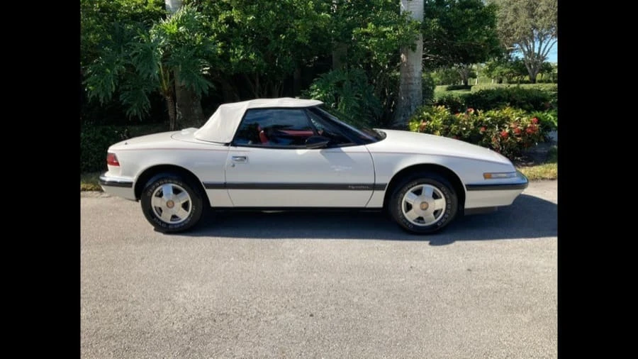 1990 Buick Reatta - Image 2 of 10