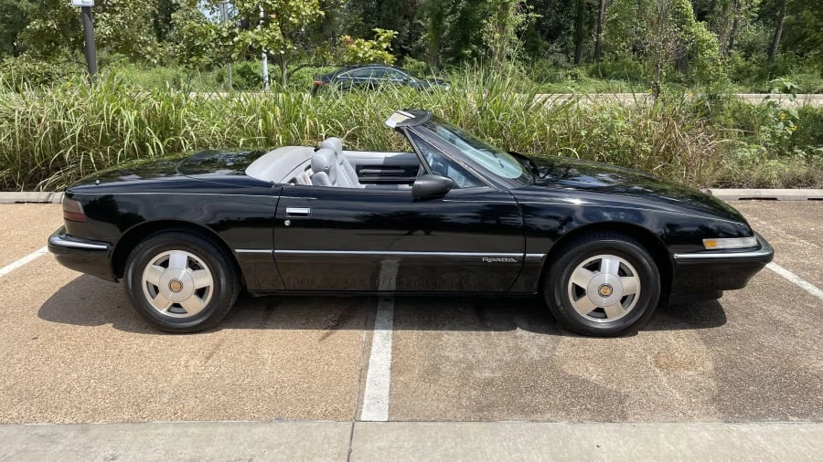 1990 Buick Reatta - Image 16 of 31