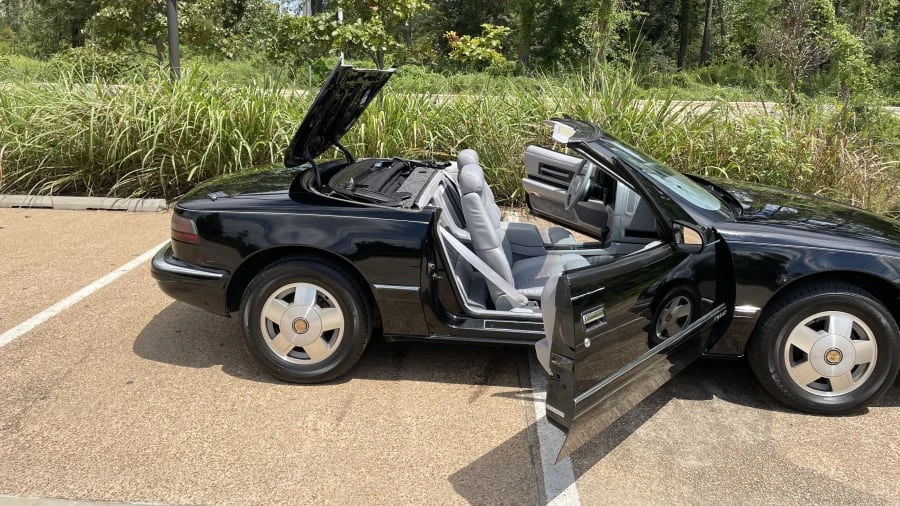 1990 Buick Reatta - Image 13 of 31