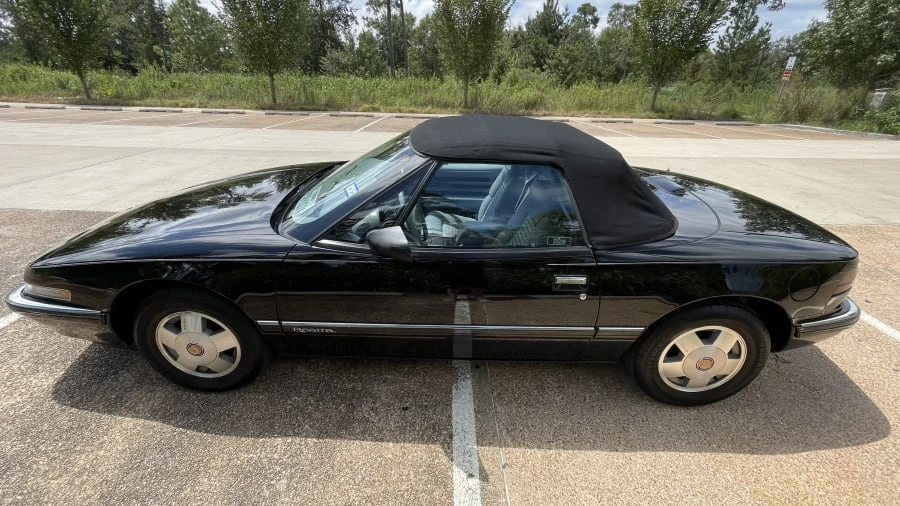 1990 Buick Reatta - Image 22 of 31