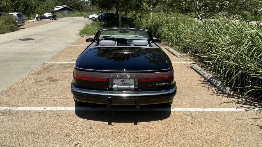1990 Buick Reatta - Image 15 of 31