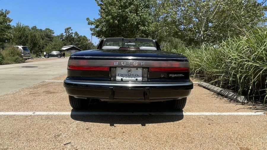 1990 Buick Reatta - Image 19 of 31