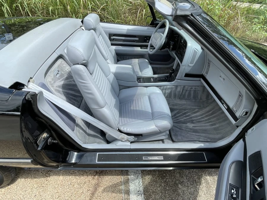 1990 Buick Reatta - Image 25 of 31