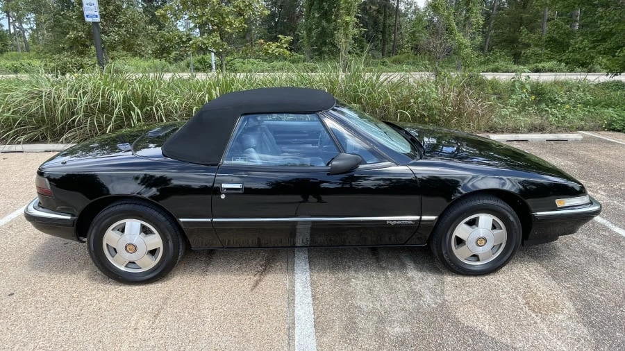 1990 Buick Reatta - Image 21 of 31